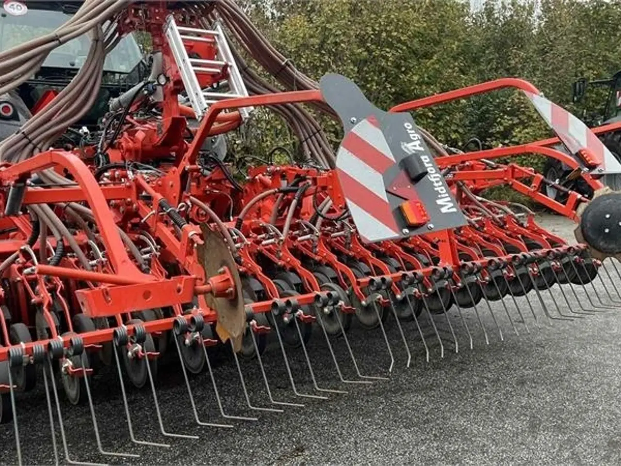 Billede 7 - Kuhn HR6040 med såmaskine Med dobbelt kammer fronttank