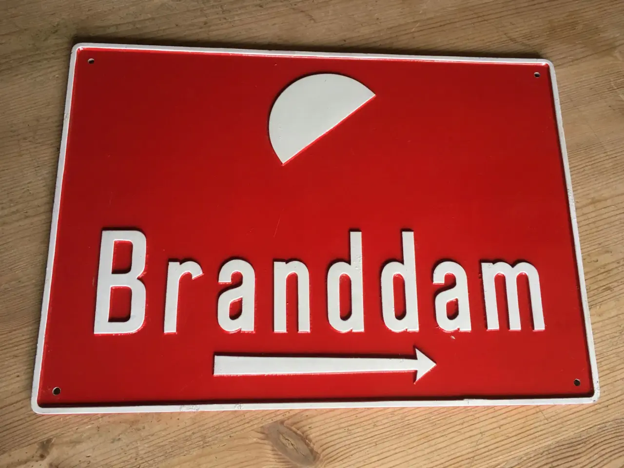 Billede 1 - Branddam skilt