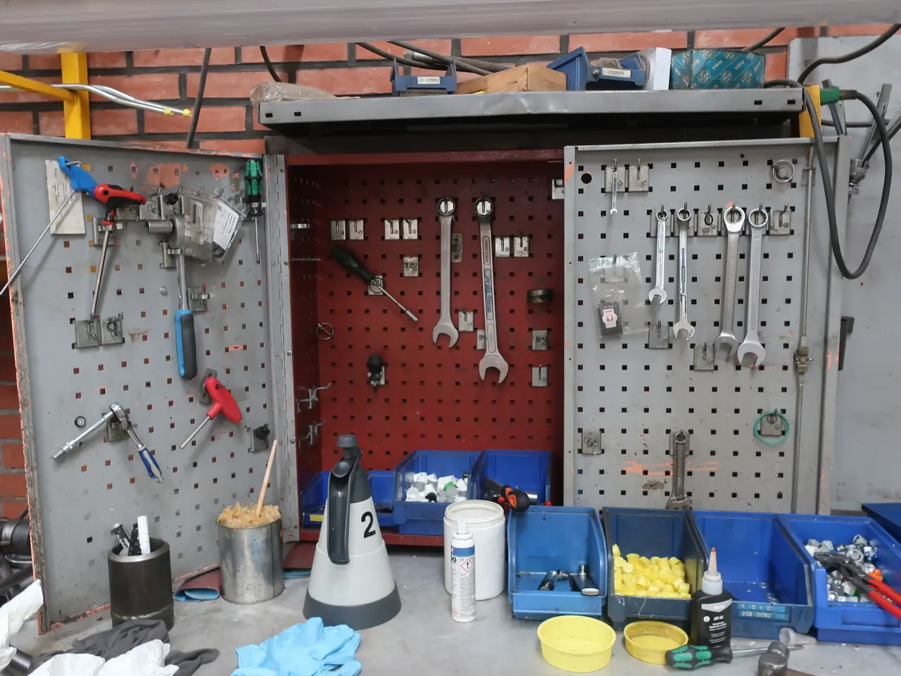 Billede 3 - Arbejdsbord med indhold