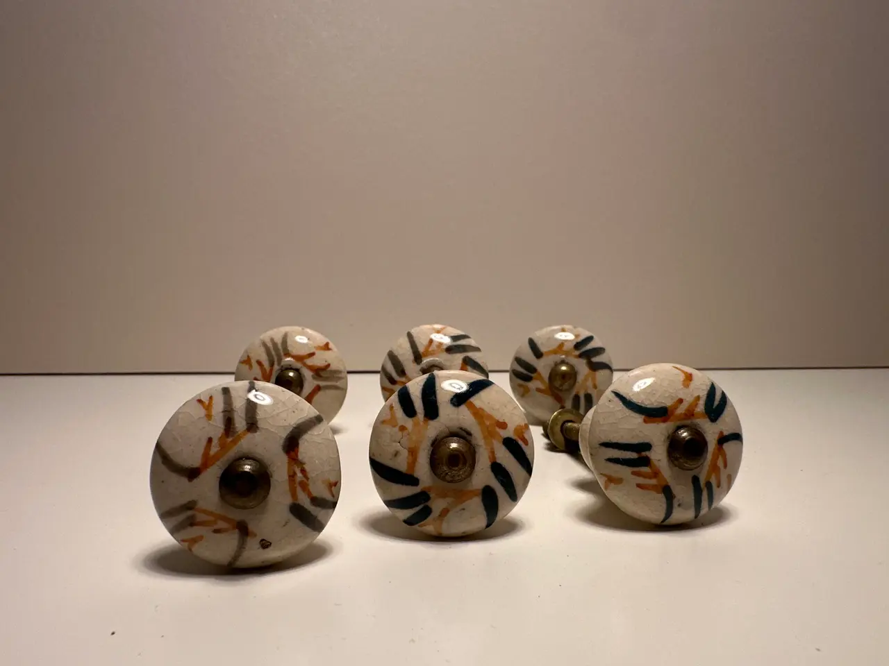 Billede 2 - 6 stk. vintage greb i porcelæn m. messing skruer
