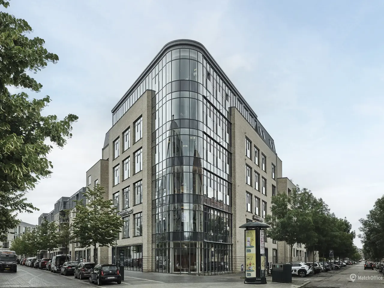 Billede 1 - Flerbrugerejendom med fælles kantine og mødecenter på Frederiksberg