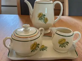 Kaffekande, sukkerskål, bakke. Erantis