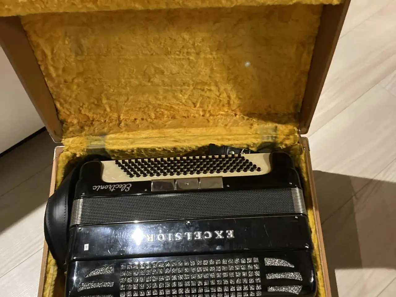 Billede 3 - Exexcelsior electronic harmonika 96-120