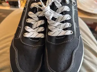 Sneakers  sælges
