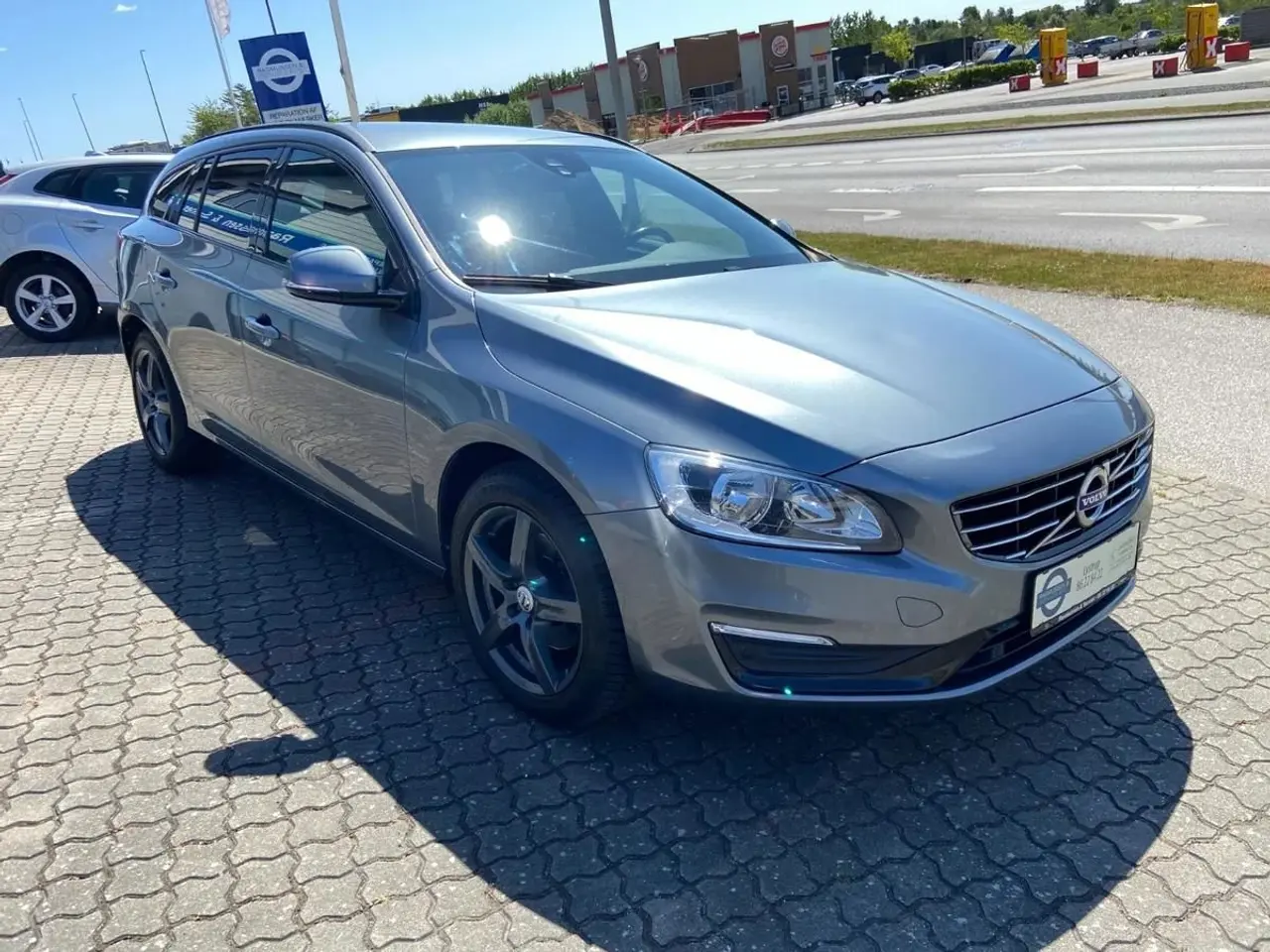 Billede 1 - Volvo V60 2,0 D2 Momentum 120HK Stc 6g Aut.