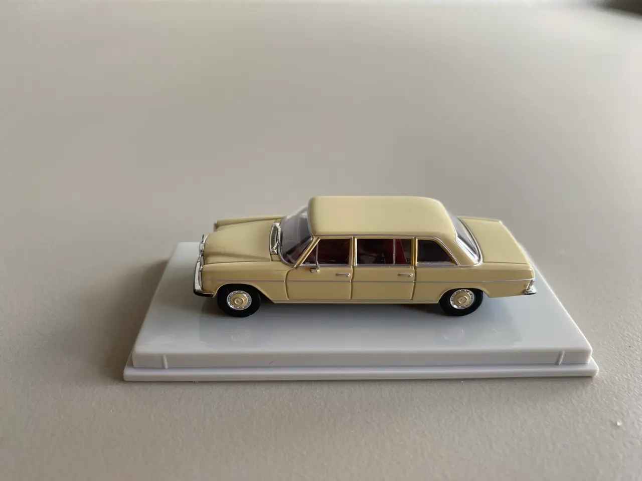 Billede 1 - Mercedes-Benz modelbil beige