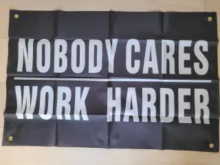 Flag banner - arbejd hårdere