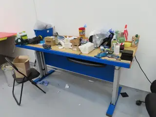 El. Hæve/sænke arbejdsbord med div. værktøj samt skruestik RIDGID Junior 120