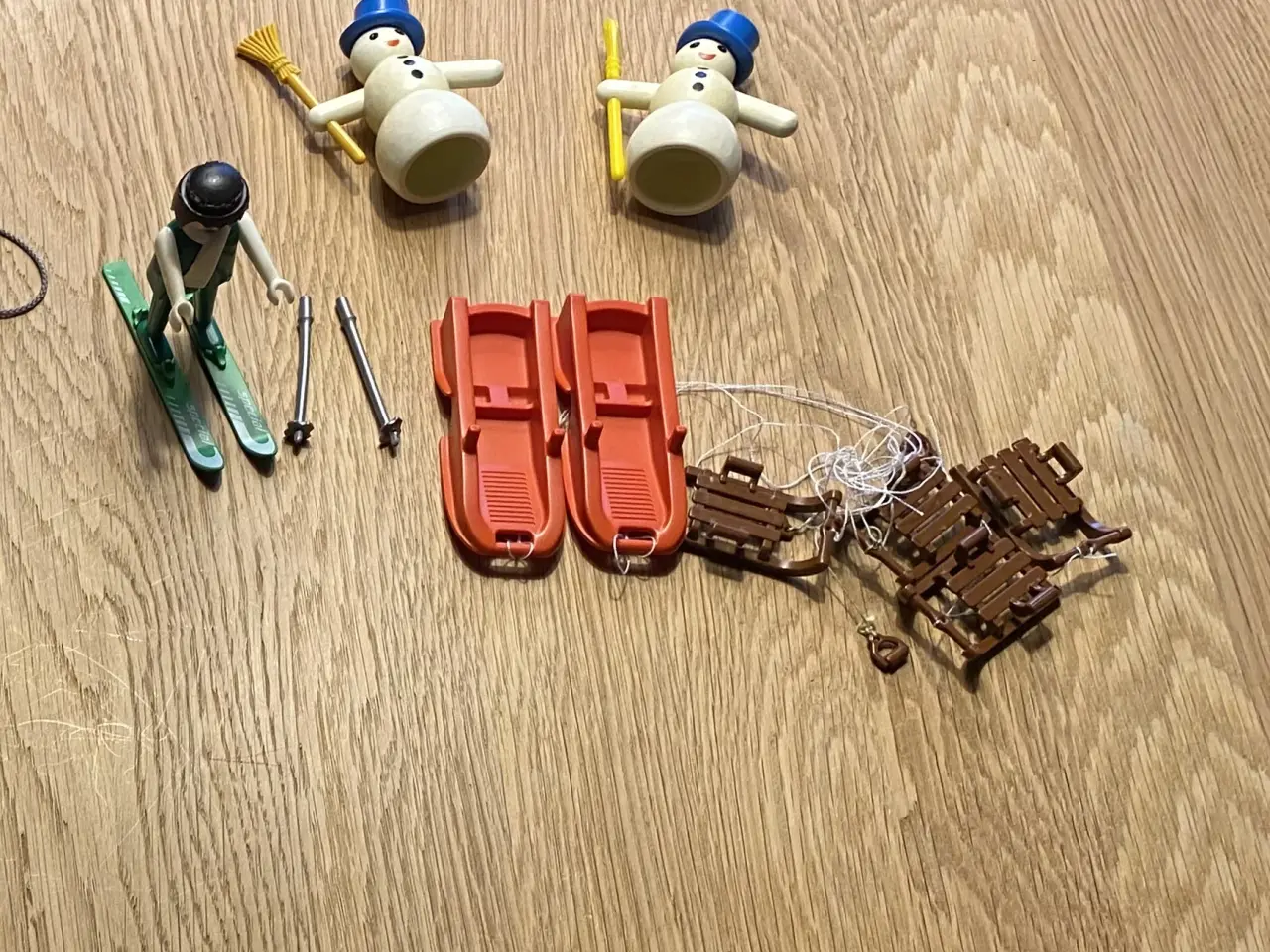 Billede 1 - Playmobil snemænd, kælke