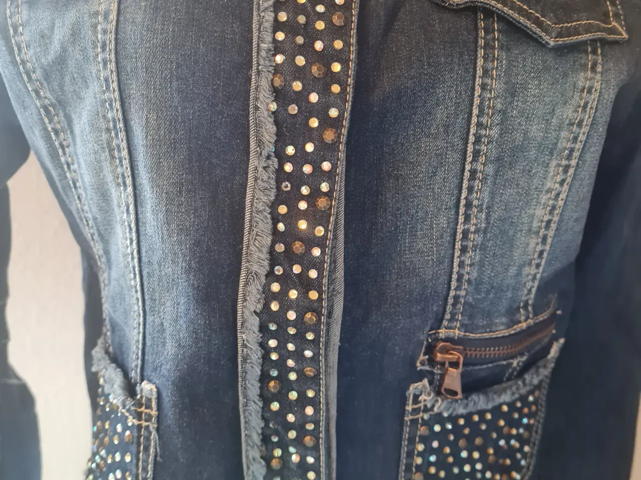 Billede 2 - Cream Denim jakke str L 40