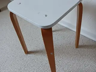 Taburet, med lysegrå sæde, retro.