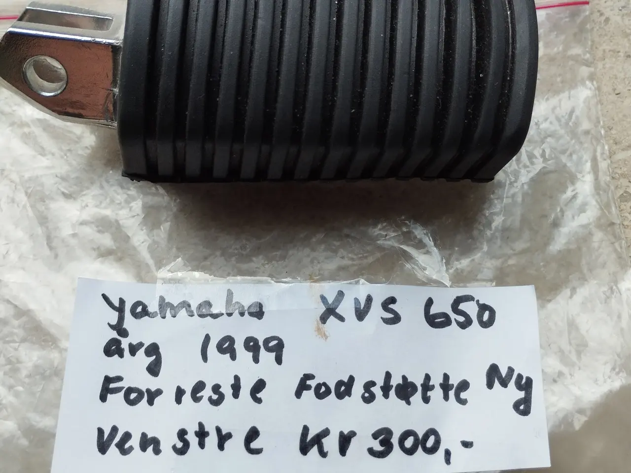 Billede 1 - Forreste Fodstøtte Yamaha XVS 650 venstre side,