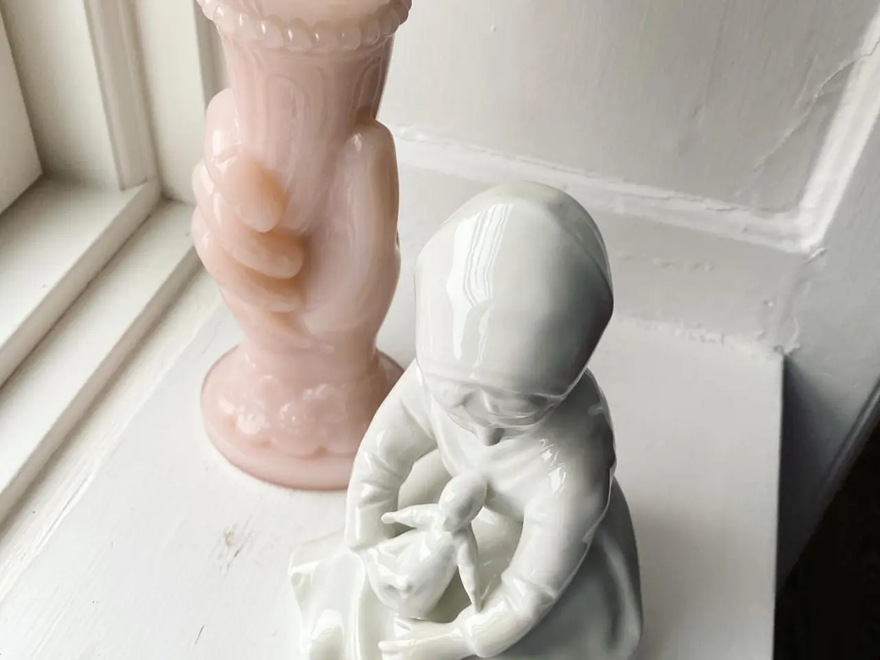 Billede 7 - Porcelænsfigur fra GDR, pige med dukke, NB