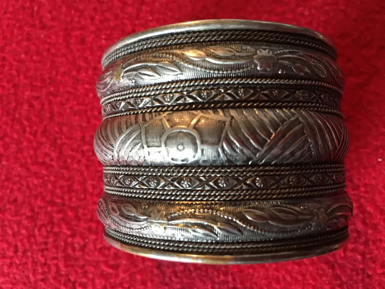 Billede 1 - Ny armbånd i sølvfarvet metal
