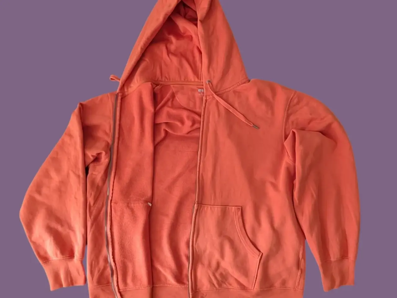 Billede 2 - Uniqlo Orange hættetrøje med lynlås