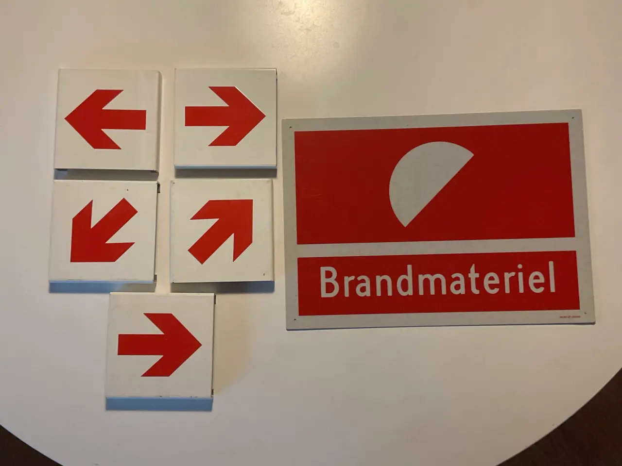 Billede 1 - Skilte lot i aluminium. SOLGT