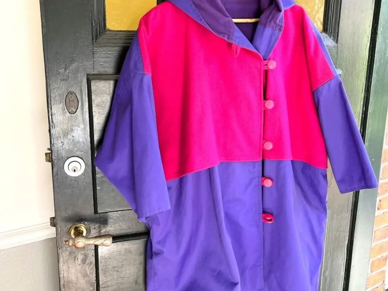 Billede 1 - Lilla og pink oversize frakke med god plads