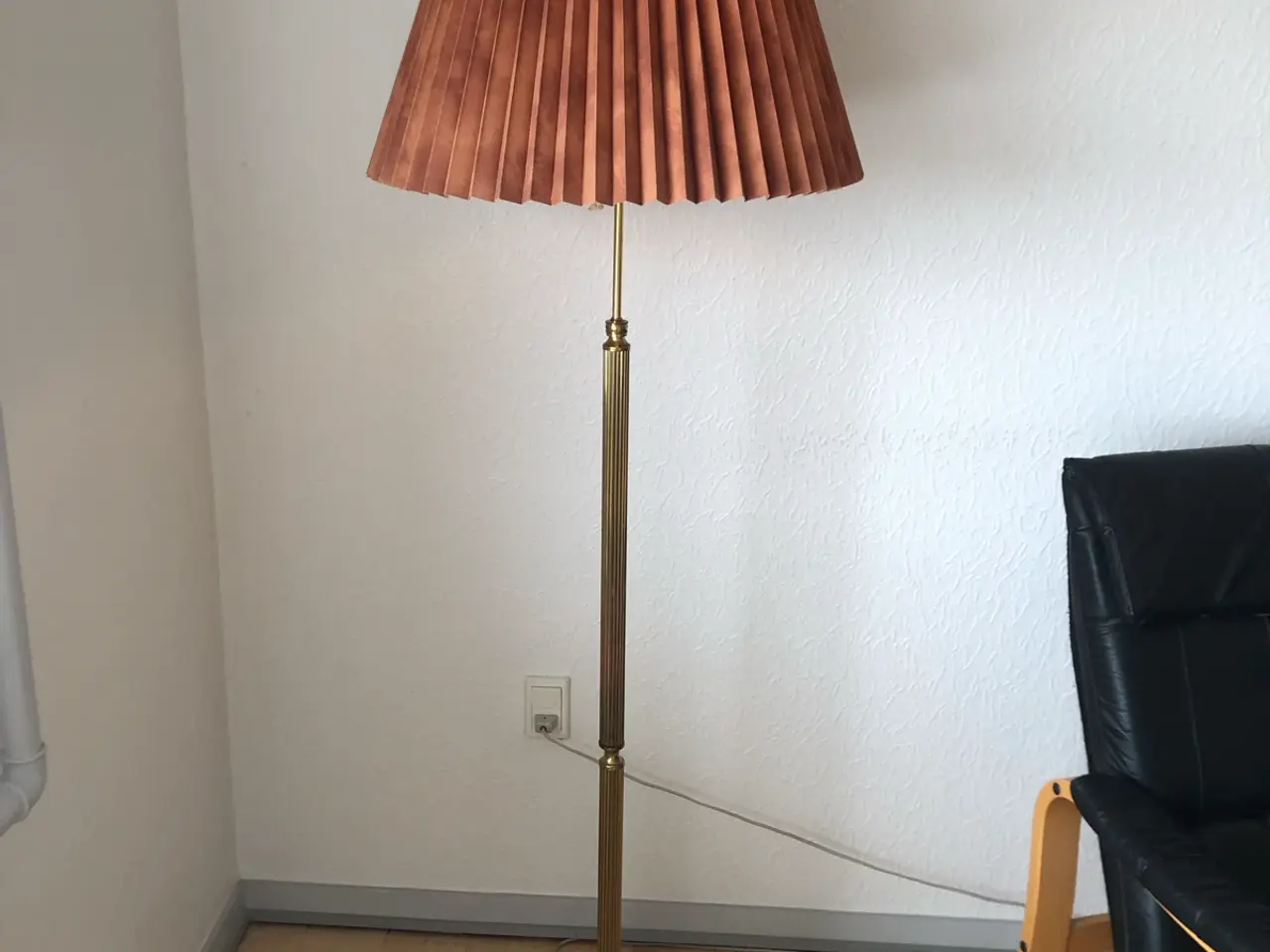 Billede 1 - Høj standerlampe i messing