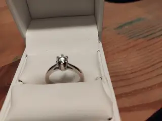Diamantring, 14 k. hvidguld