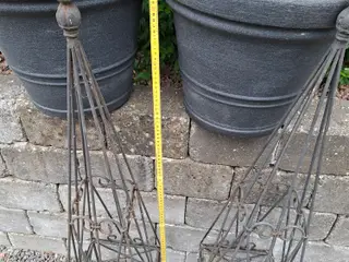 2 jernstativer + 2 frostsikr potter