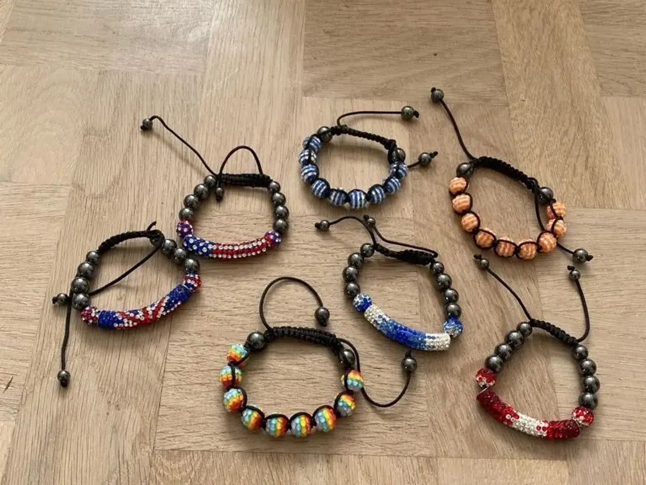 Billede 2 - Knyttede armbånd
