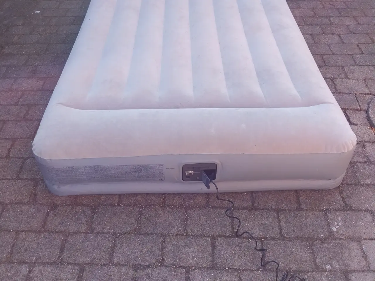 Billede 3 - Intex luftmadras med pumpe