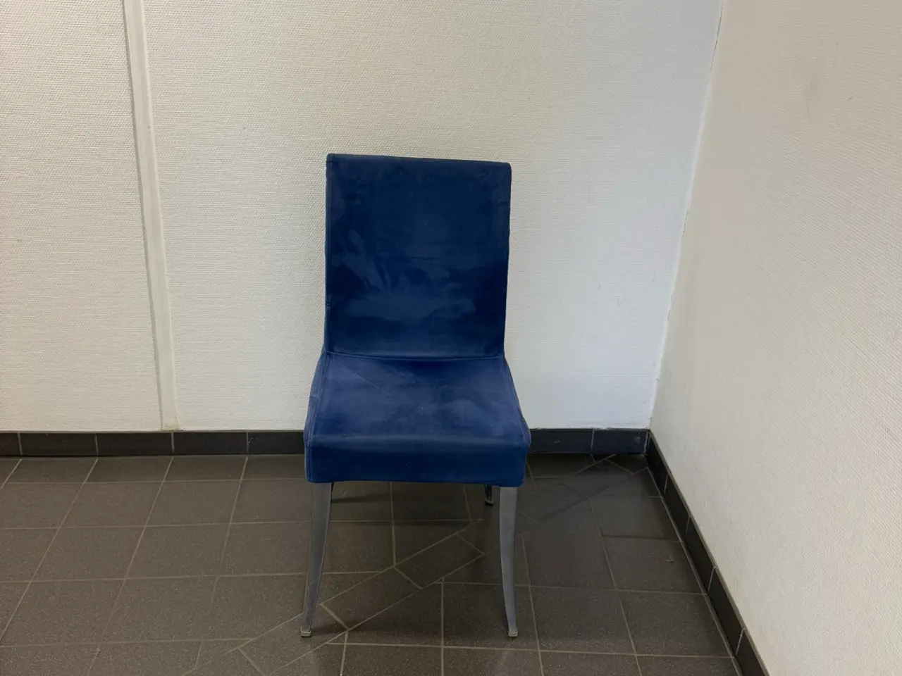 Billede 1 - Fire blå stole 200 kr. i alt 