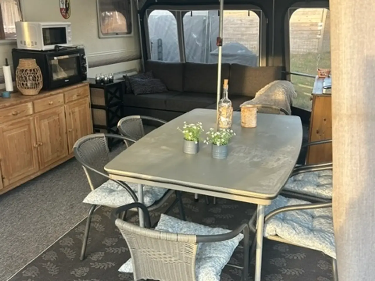 Billede 1 - Campingvogn m 7 sovepladser og 1 år gammel fortelt