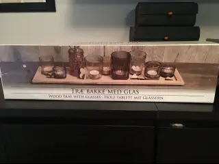 Træ bakke med lys glas