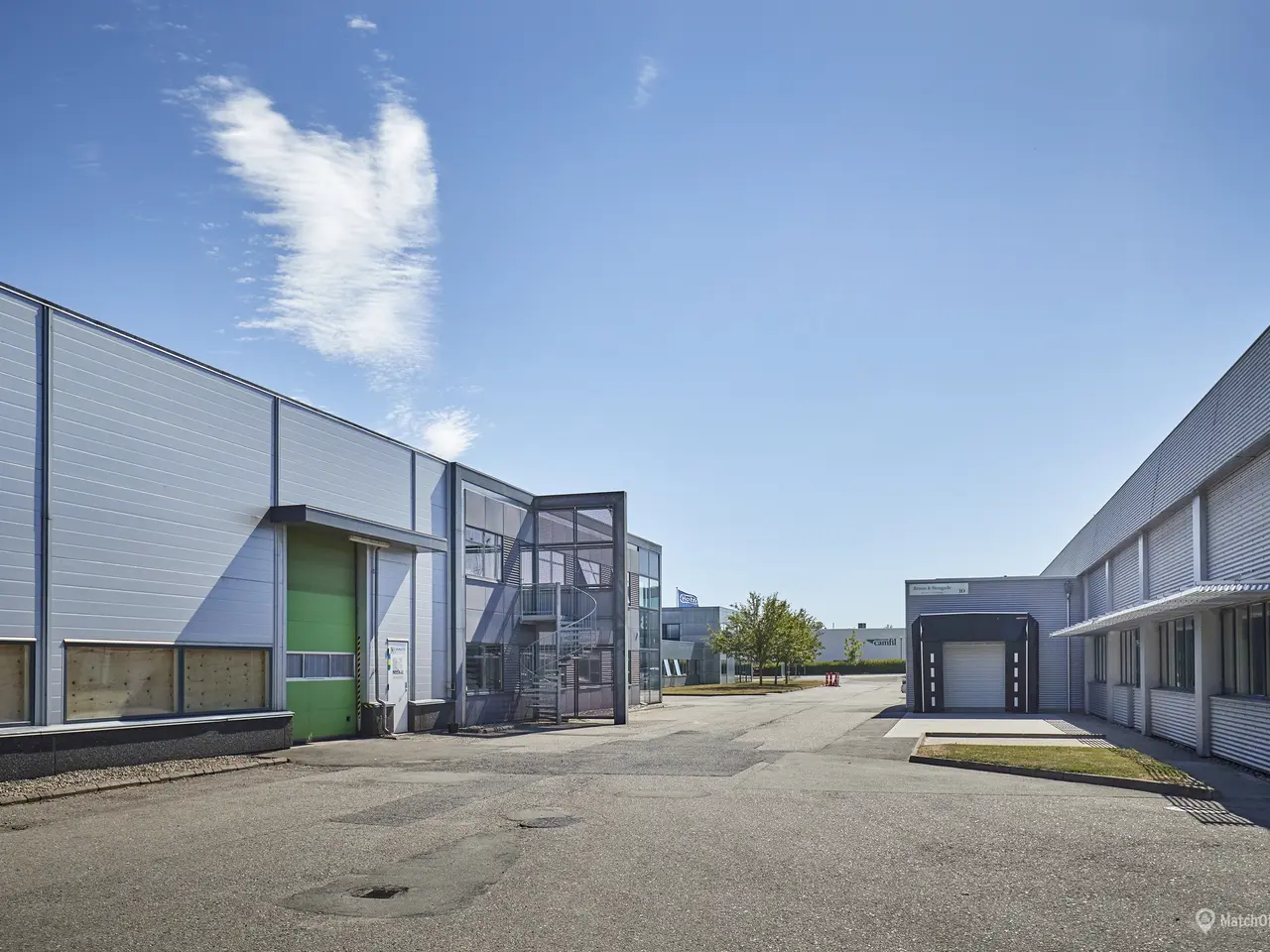 Billede 1 - Lagerejendom centralt placeret i Herlev industri