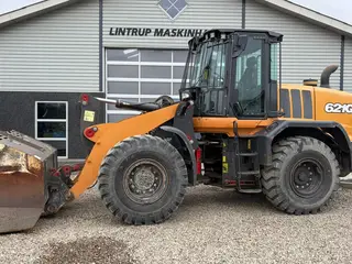 Case 621G Med højtip skovl på