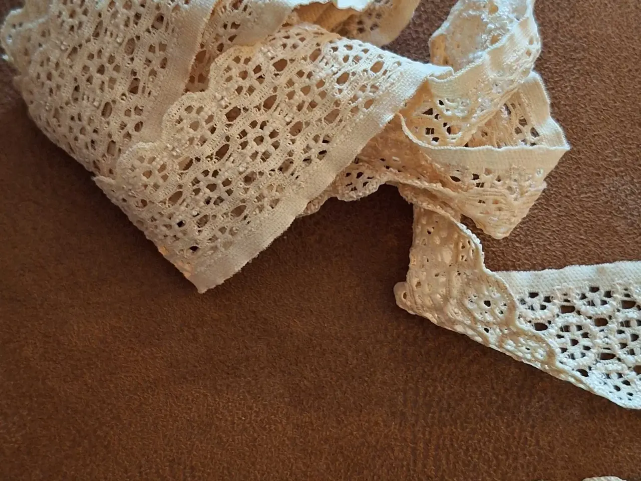 Billede 2 - Blondeelastik beige