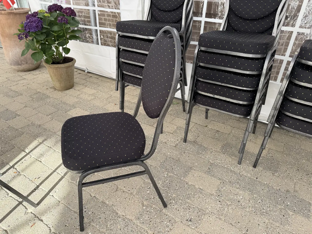 Billede 4 - Partytelt 6x12m inkl. 30 stole og 10 borde.