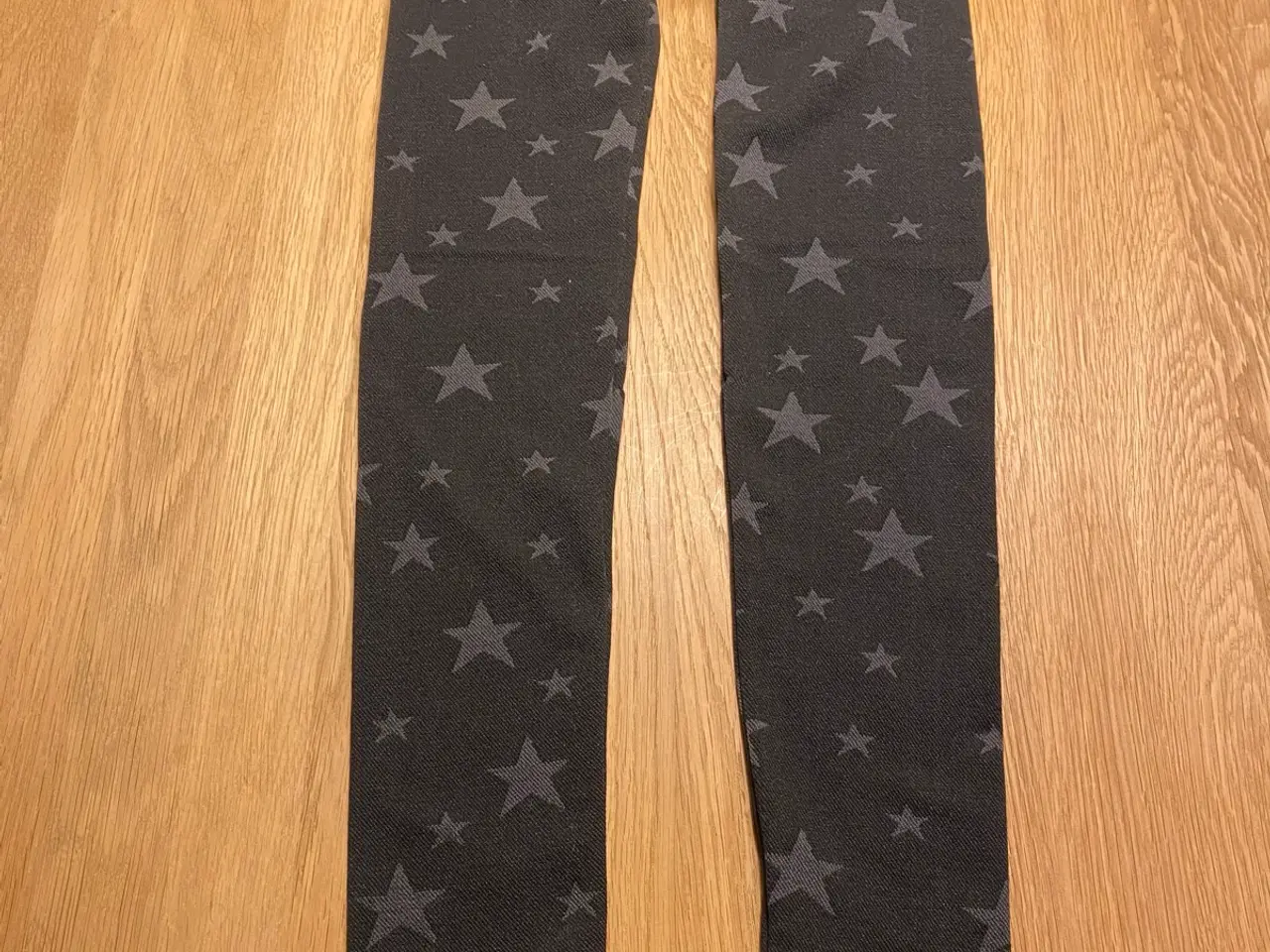 Billede 11 - Pigetøj 122/128 Nike shorts, strømpebukser, kjole 