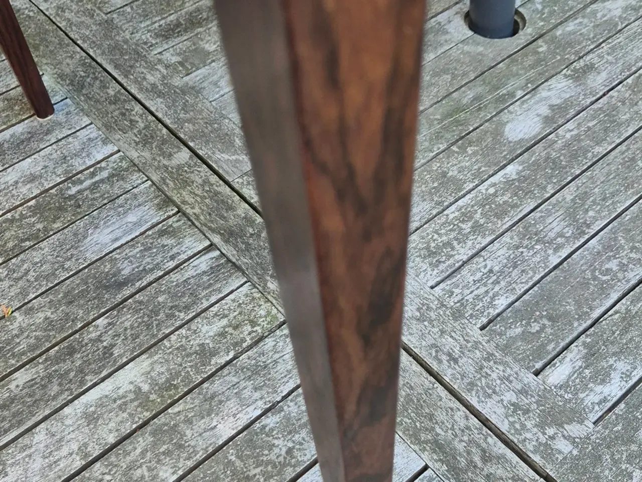Billede 12 - Solidt sidebord i fint mørkt træ