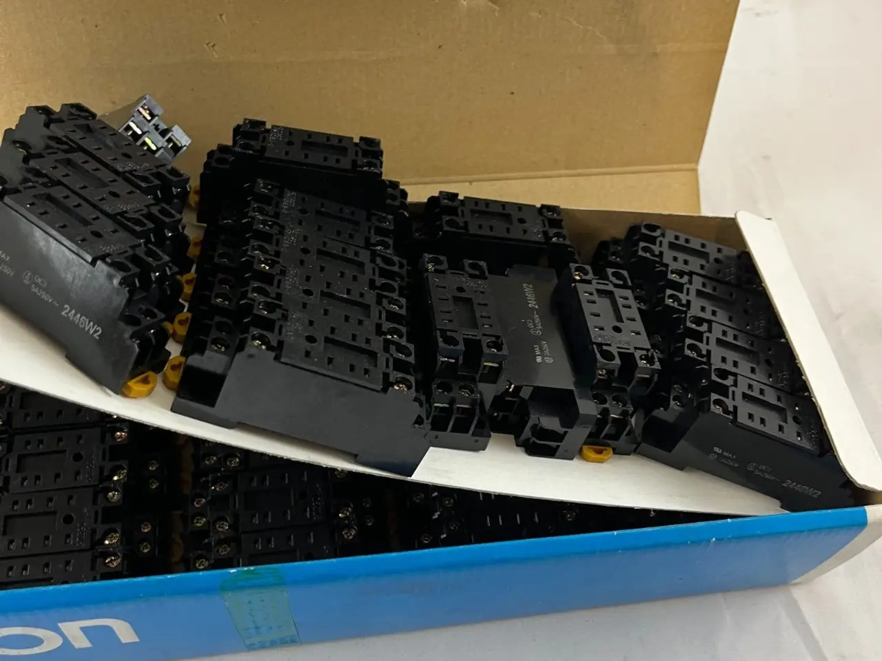 Billede 9 - Omron PYF08A-E relæ Socket 8 Pin DIN Rail 40+ stk.