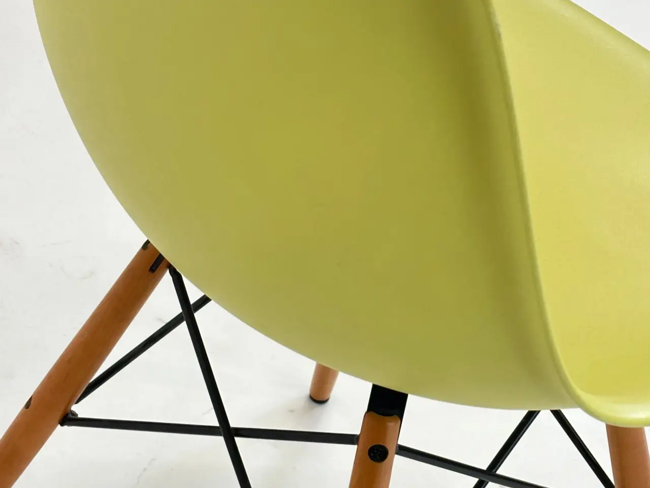 Billede 9 - Vitra DSW Stol – Gul med Træ Stel