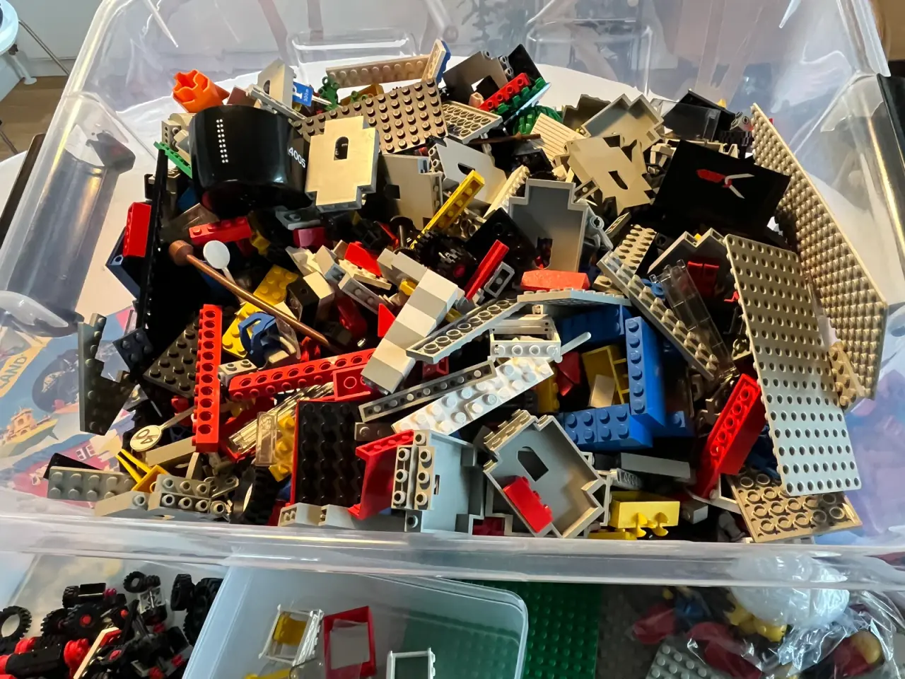 Billede 2 - En hel flyttekasse med Legoklodser