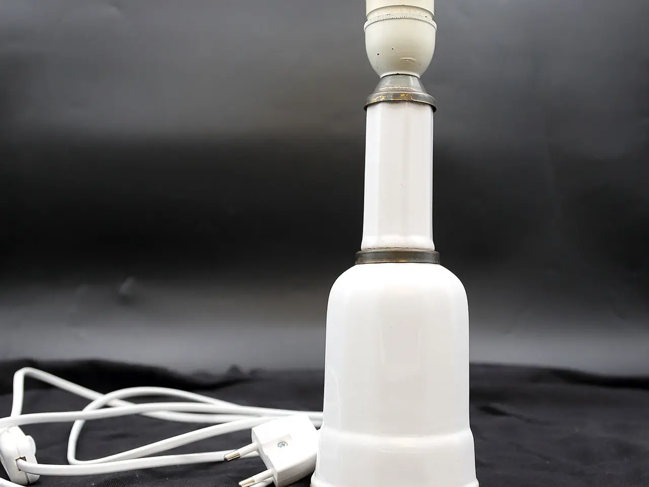 Billede 3 - Heiberg bordlampe i porcelæn og messing