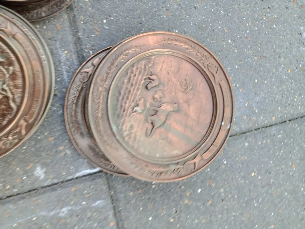 Billede 3 - 18 stk, morsdags platter i kobber,1971-1988