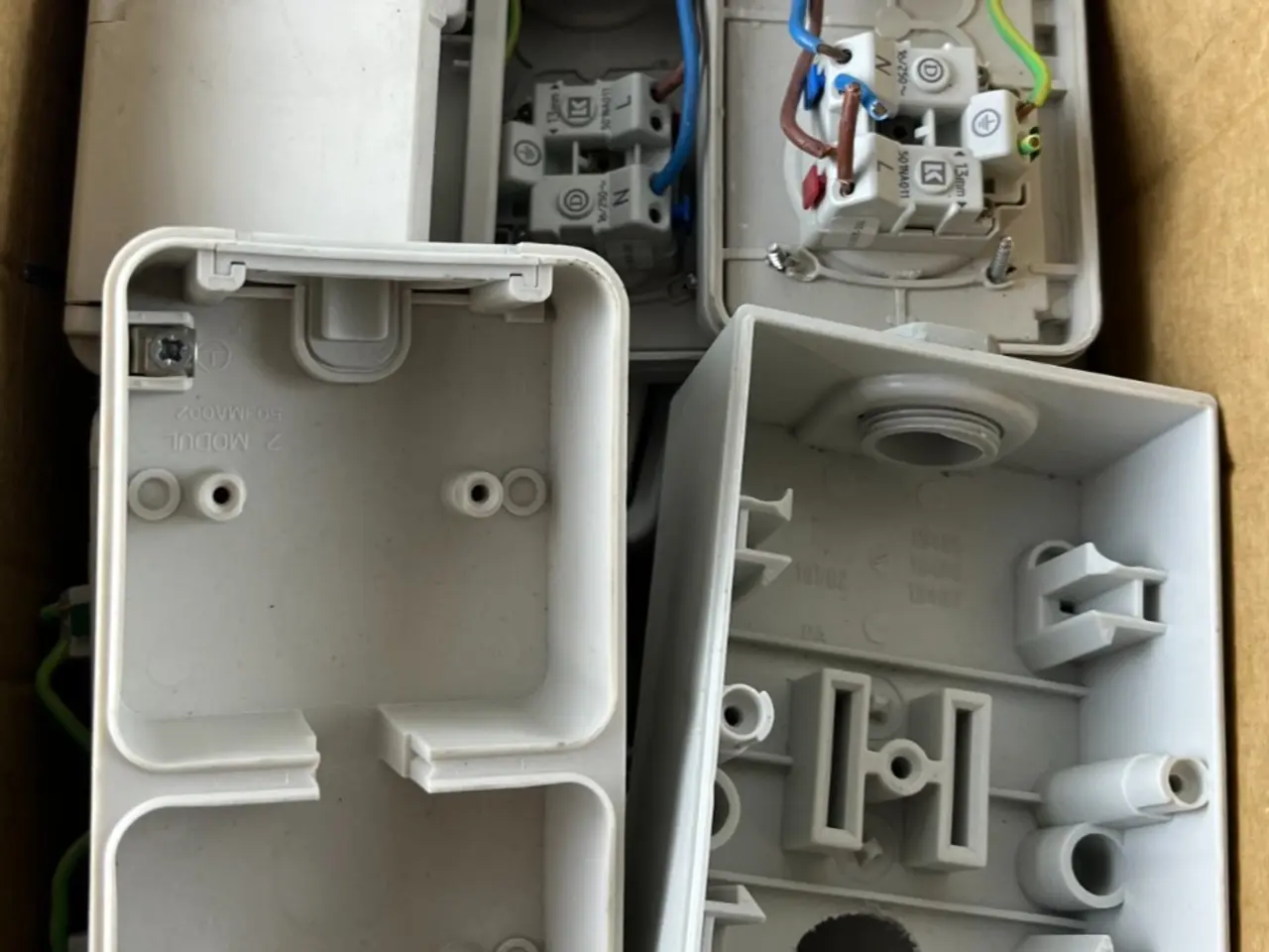 Billede 1 - parti Surface Mount IP44 Schuko Sockets & Rotary