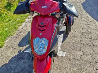 Sym Orbit - Rød, 3-hjulet 30 km/t
