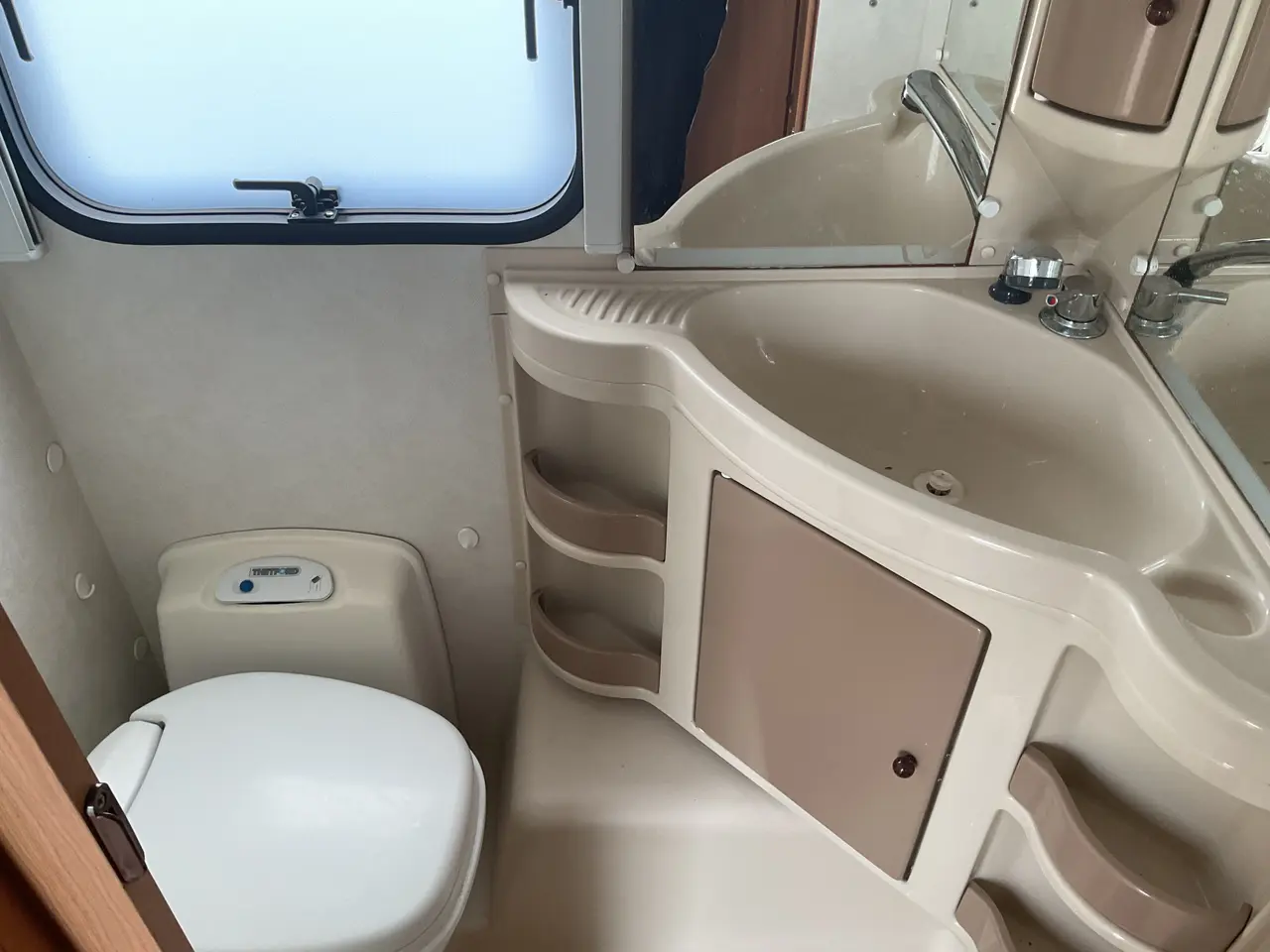 Billede 4 - Adria campingvogn sælges.
