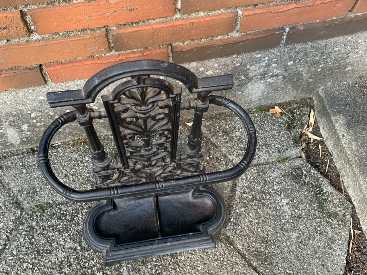 Billede 5 - Paraply holder, gammel, og af støbejern