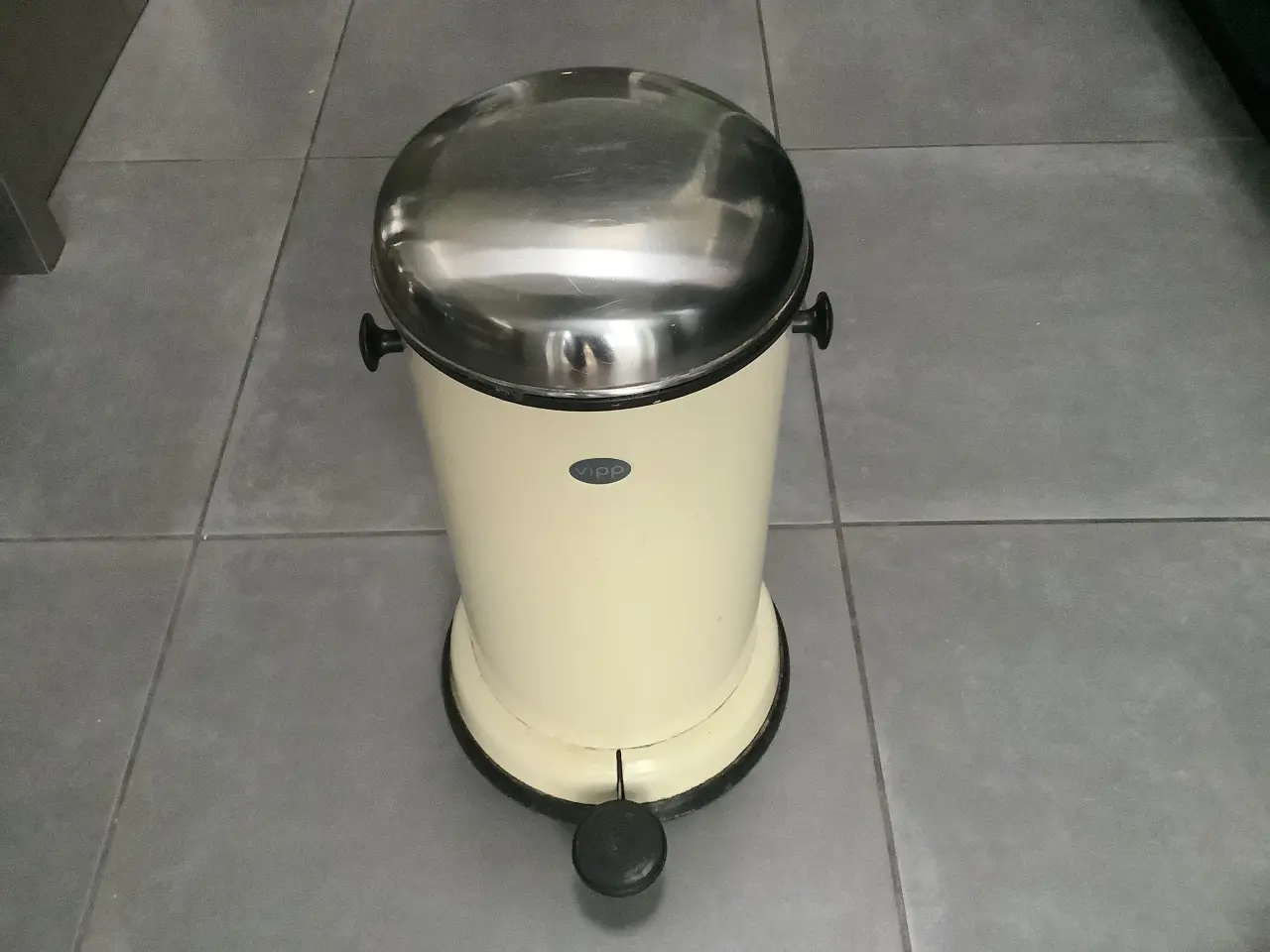 Billede 1 - Cremefarvet Vipp skraldespand 53 cm høj