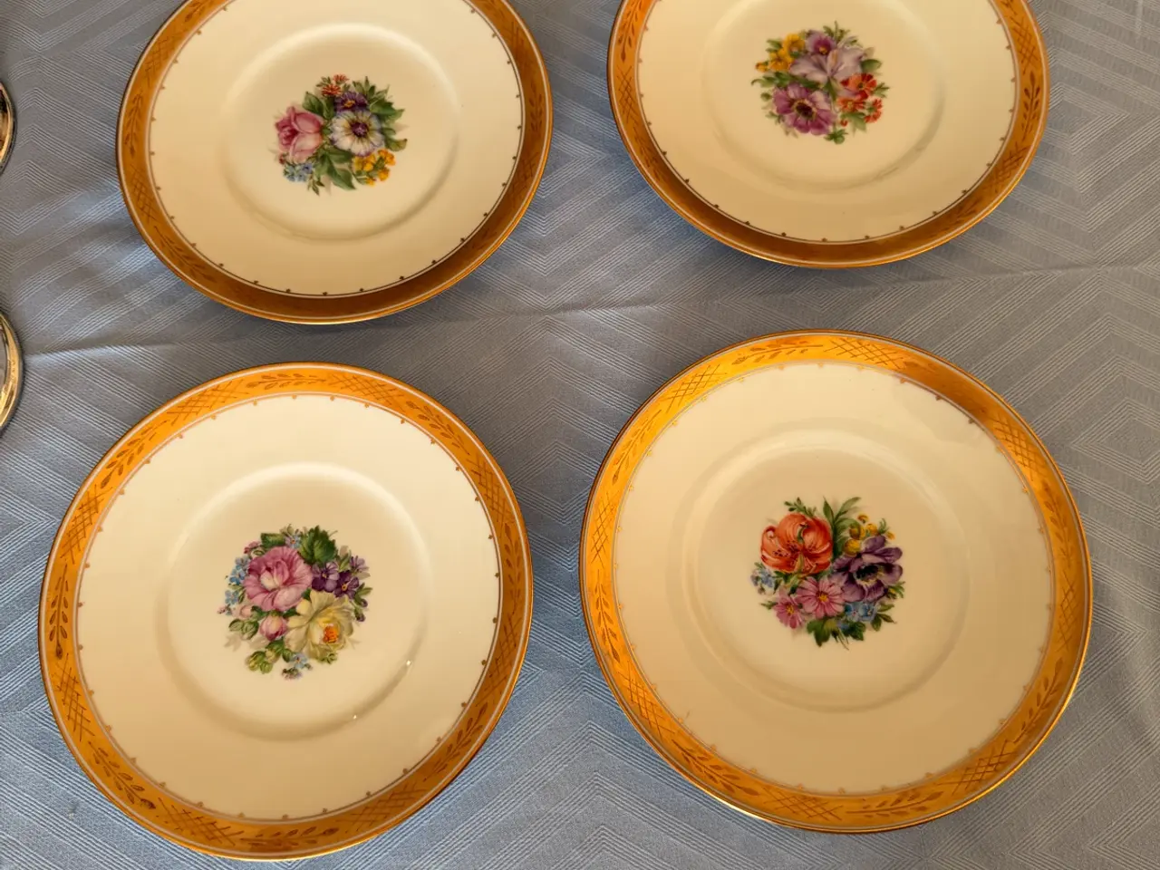 Billede 2 - Royal Copenhagen guldkurv med blomster