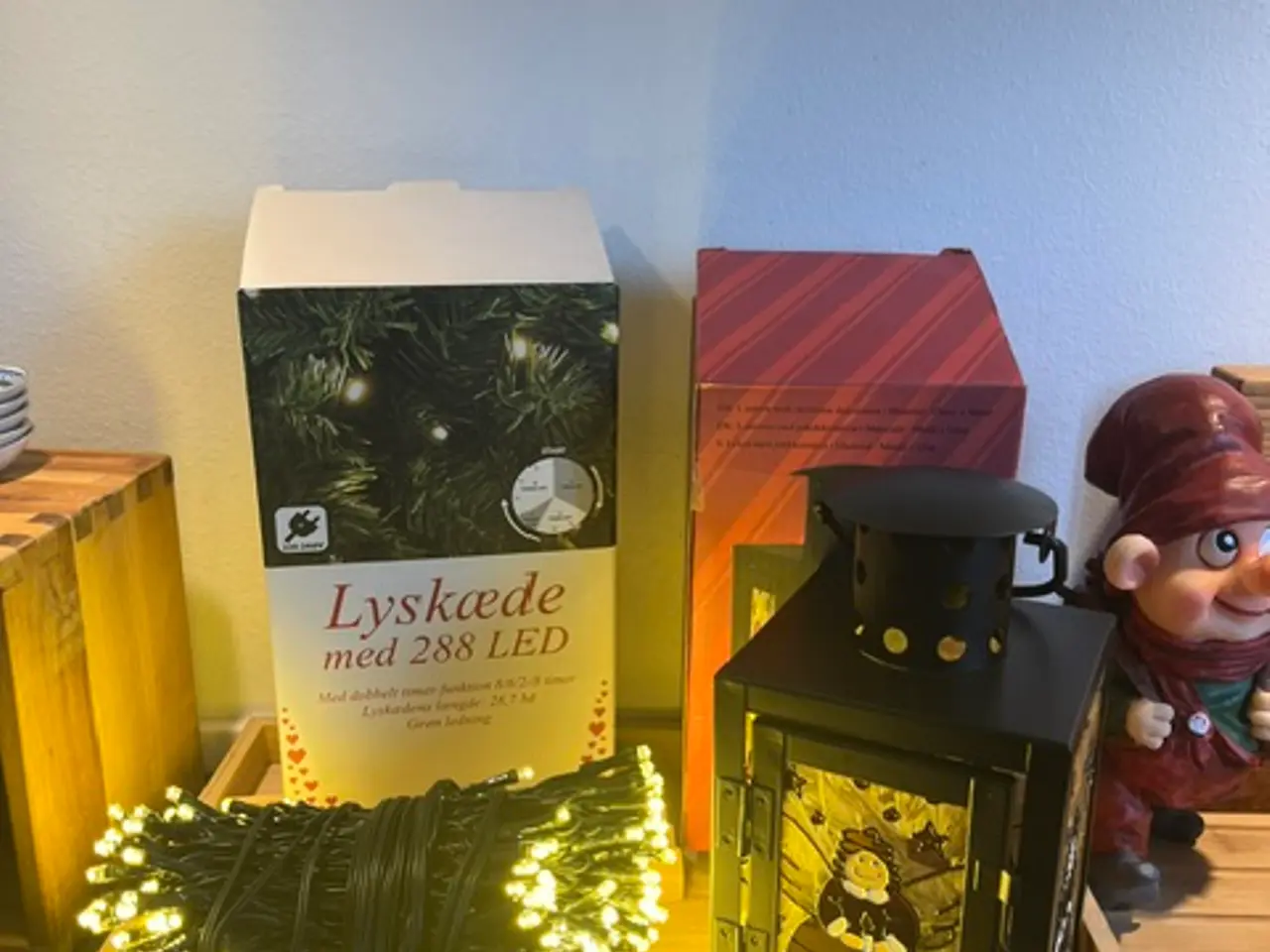Billede 1 - Flot julelyskæde og lanterne – klar til hygge!
