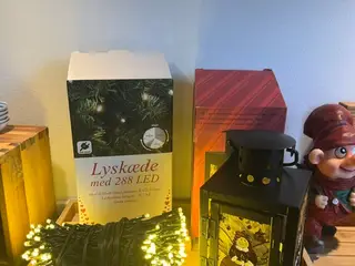 Flot julelyskæde og lanterne – klar til hygge!