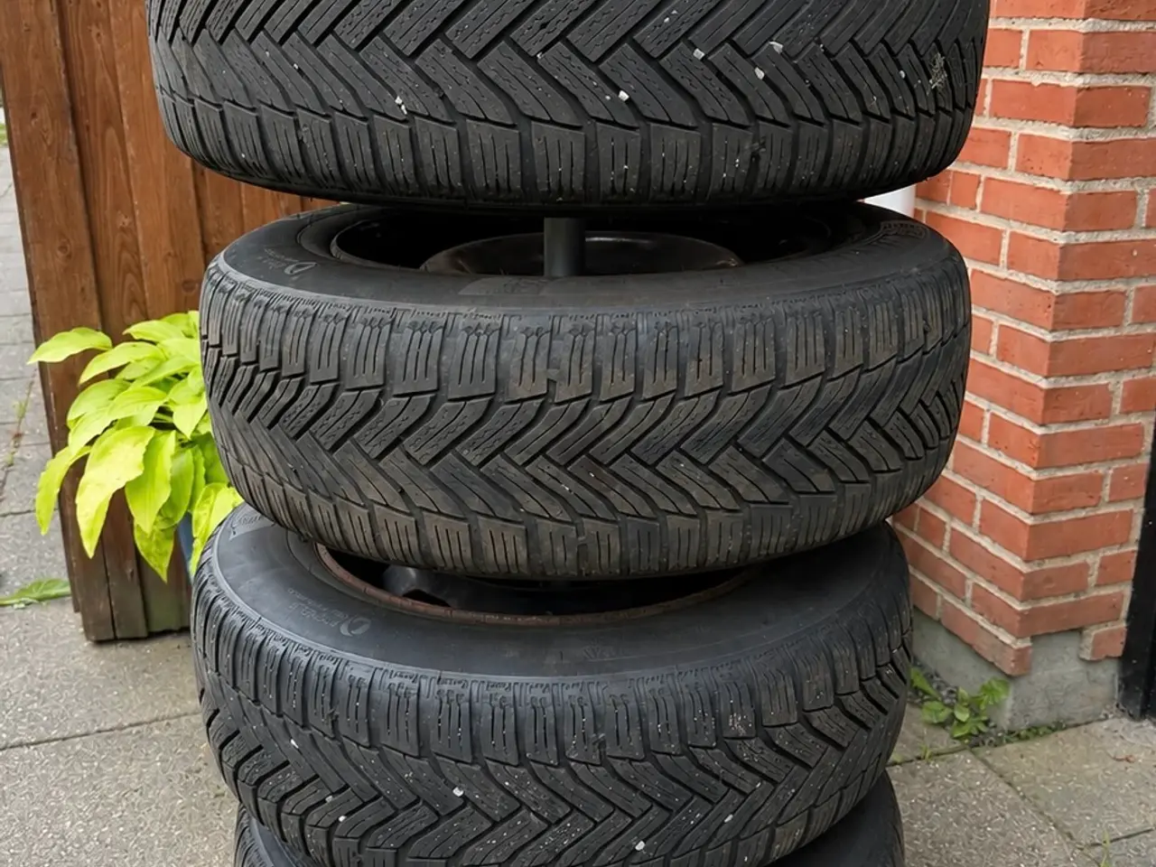 Billede 1 - Sælger 4 stk. Michelin vinterdæk komplet med stålf