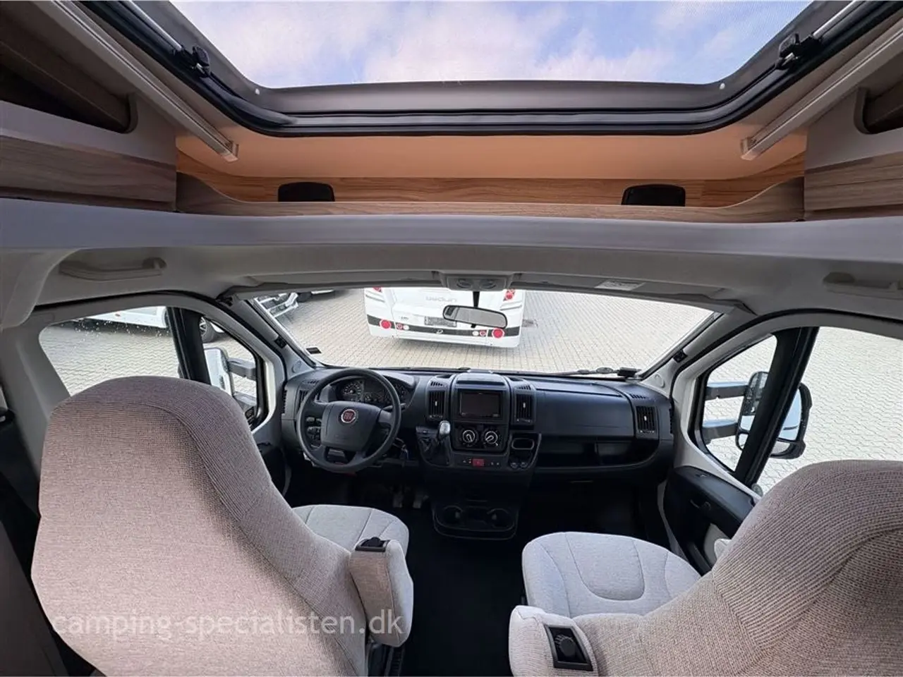 Billede 5 - 2018 - Hymer Tramp CL 698 60 Years Edition Hymer Tramp CL 698 60 Years Edition kan nu ses hos Camping-Specialisten